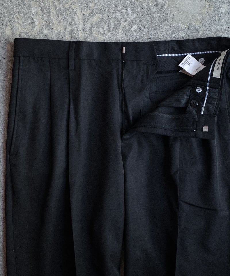 Haggar Classic Fit Pleated Front Pants | DAMAGE