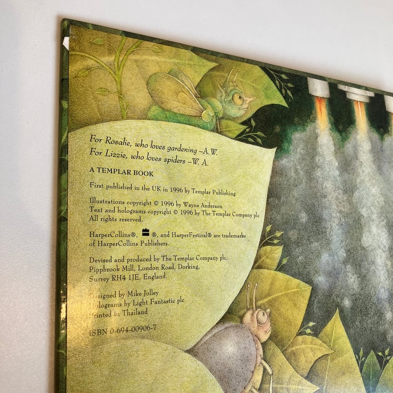 ホログラムしかけ絵本 INVASION OF THE Giant Bugs | まなみ古書店