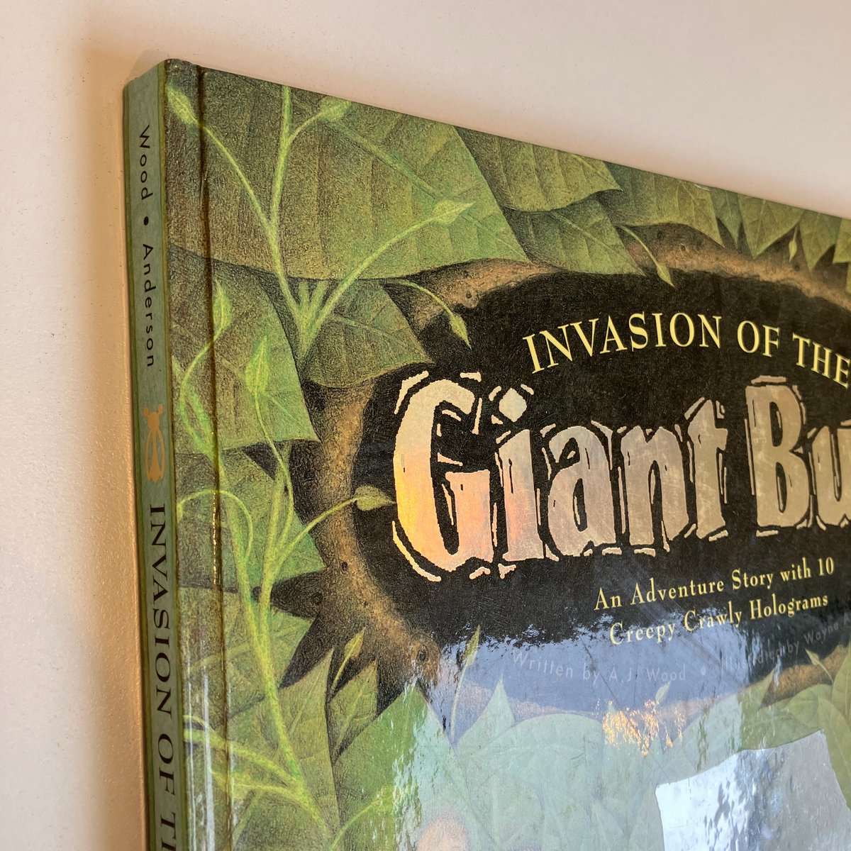 ホログラムしかけ絵本 INVASION OF THE Giant Bugs | まなみ古書店