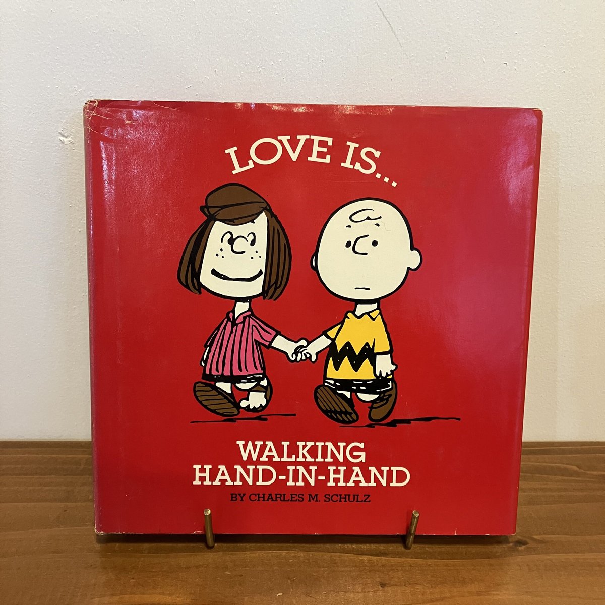 LOVE ISWALKING HAND-IN-HAND(大好きって手をつないで歩くこと)