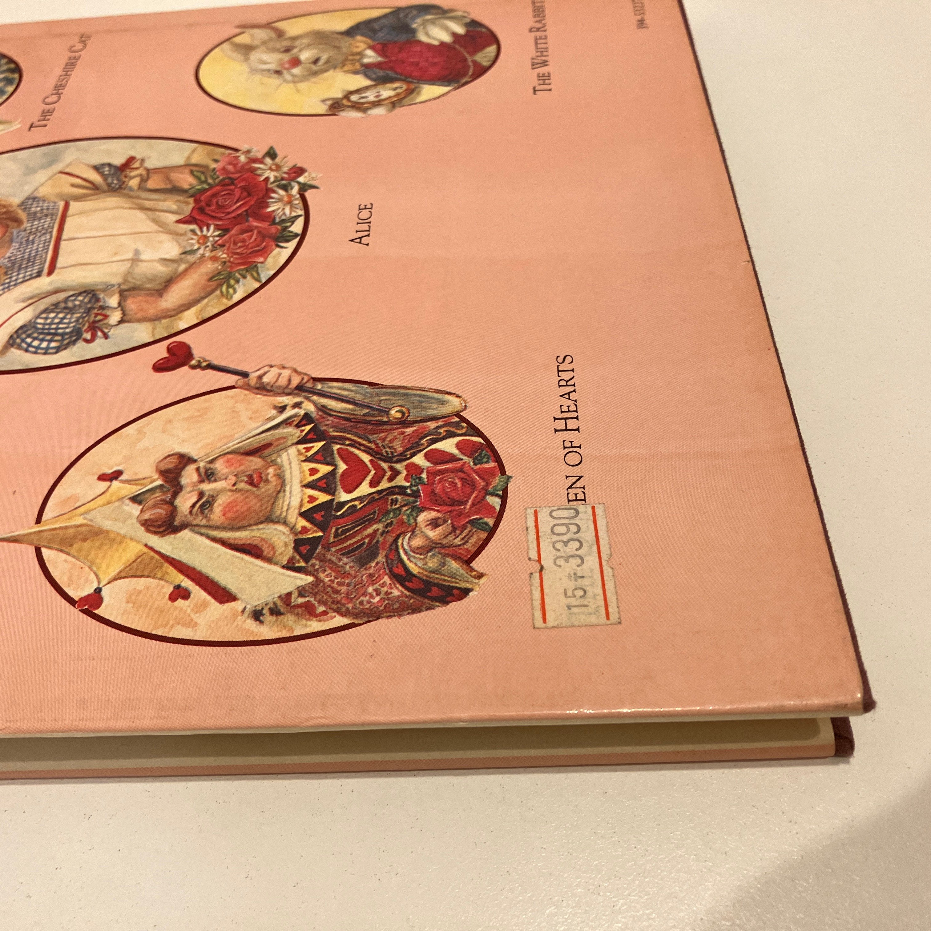 不思議の国のアリス洋書絵本「ALICE'S ADVENTURES IN WONDERLAND」