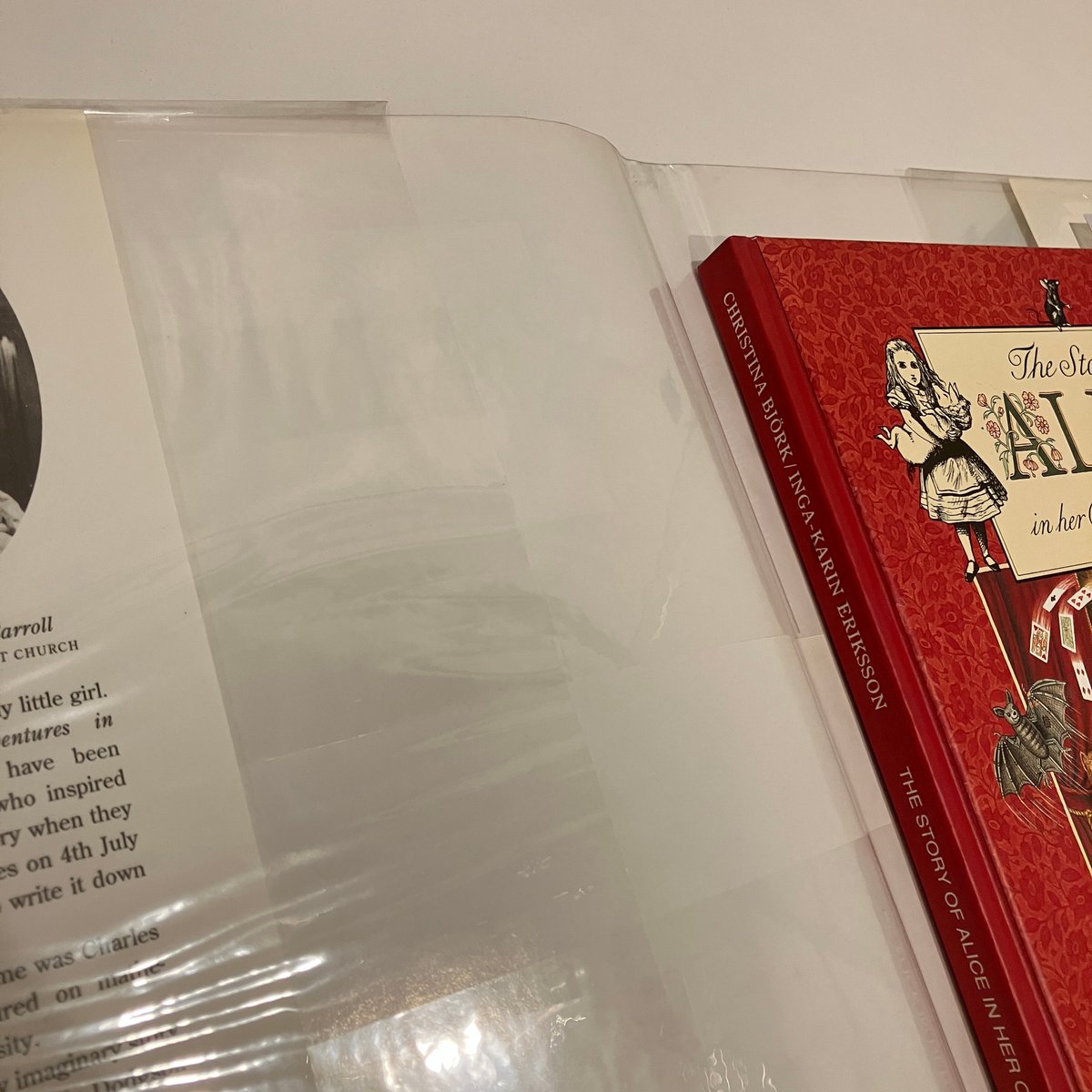 不思議のアリス洋書「The Story of ALICE in her Oxford Wond