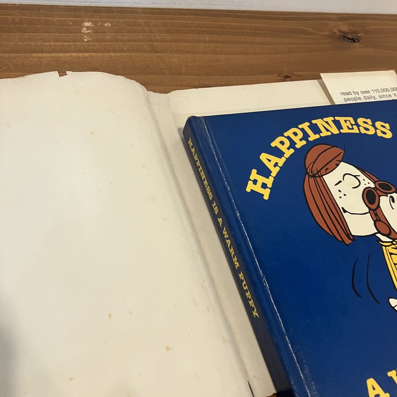 happiness is a warm puppy カラー Amazon | Happiness is a Warm Puppy (Peanuts®) | Schulz