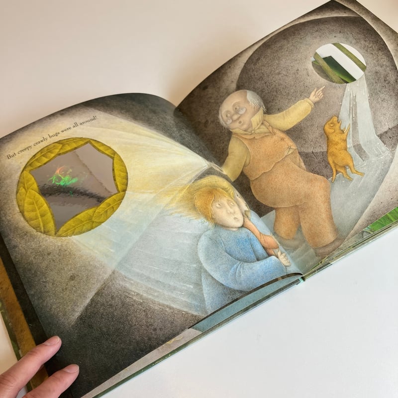 ホログラムしかけ絵本 INVASION OF THE Giant Bugs | まなみ古書店