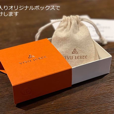 ハートを腕に纏う《AMIKO》（真鍮製バングル）