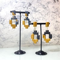 《送料無料》ポリマークレイ作品：スクエアスタッドピアス