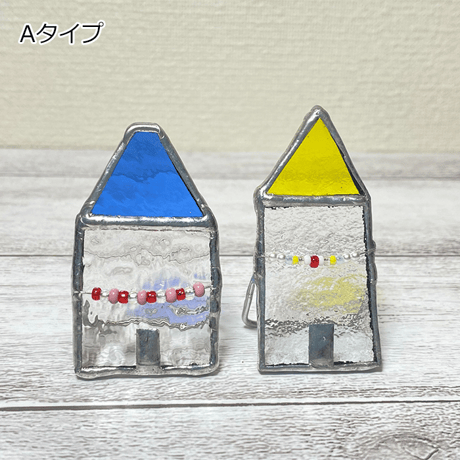 ステンドグラス：びとろたうん《ouchi＋sankaku》