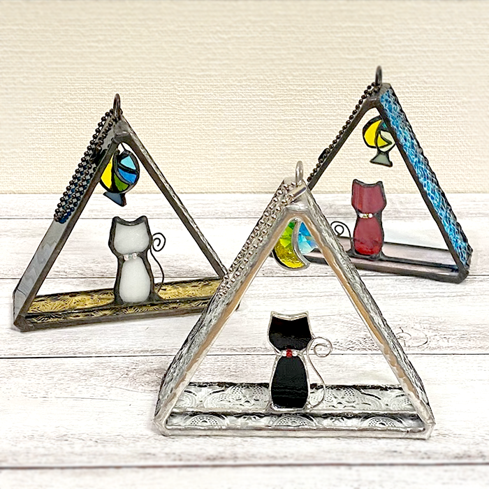 ステンドグラス 《月見るねこの△モビール》 | 作家作品の発表・販売の