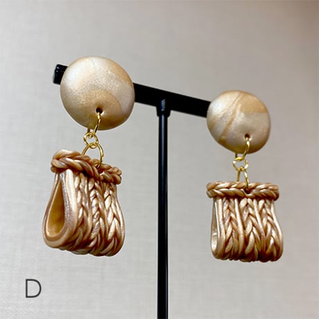 ナチュラルカラー ニットピアス