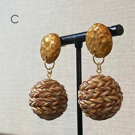 ナチュラルカラー ニットピアス