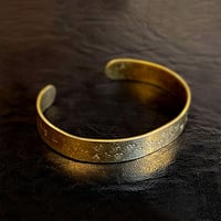 ハートを腕に纏う《AMIKO》（真鍮製バングル）