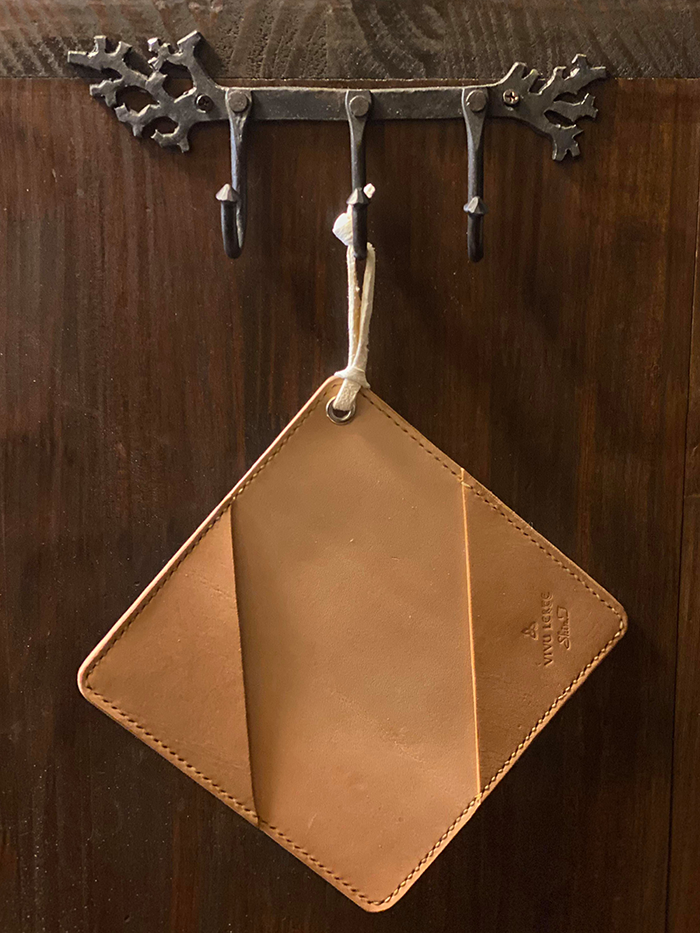 レザー鍋敷き＆鍋つかみ/手縫い | 作家作品の発表・販売の場《VIVU LERTE》