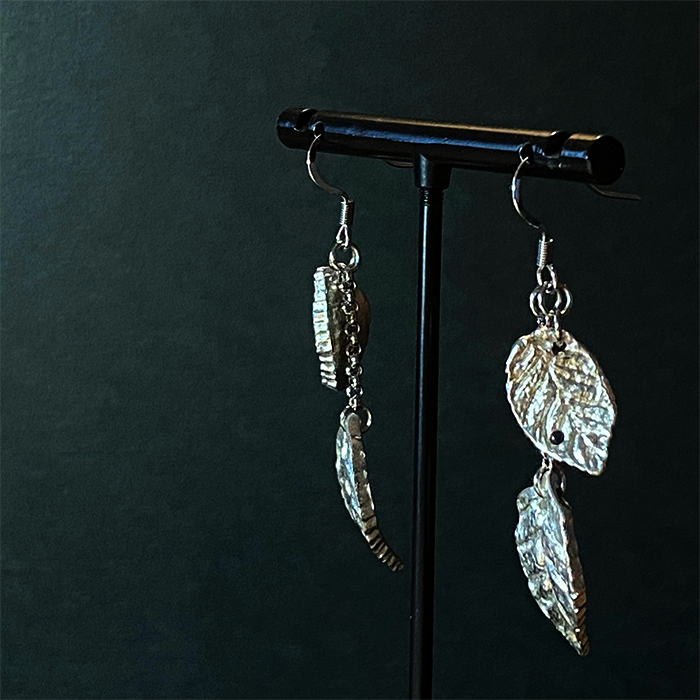 純銀製 揺れるダブルリーフピアス（イヤリング） | 作家作品の発表