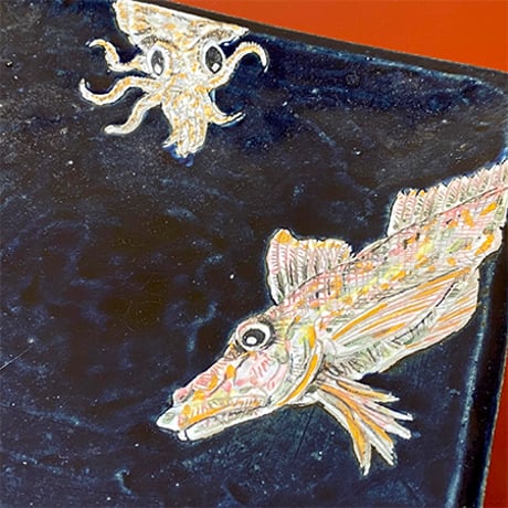青釉魚絵角皿