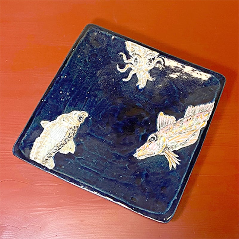 窯変 青釉 角形花入 躍動魚彫 光沢肌 17cm 孤品 窯変 青釉 角形花入 躍動魚彫 光沢肌 17cm 孤品 窯