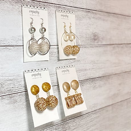 ナチュラルカラー ニットピアス