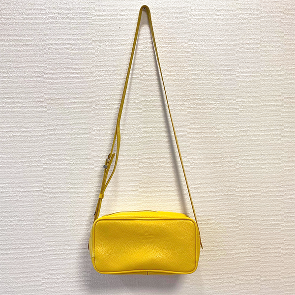 ★美品★IACUCCI イエローレザーハンドバッグ ショルダー紐ついてます ☆美品☆IACUCCI イエローレザーハンドバッグ ショルダー紐