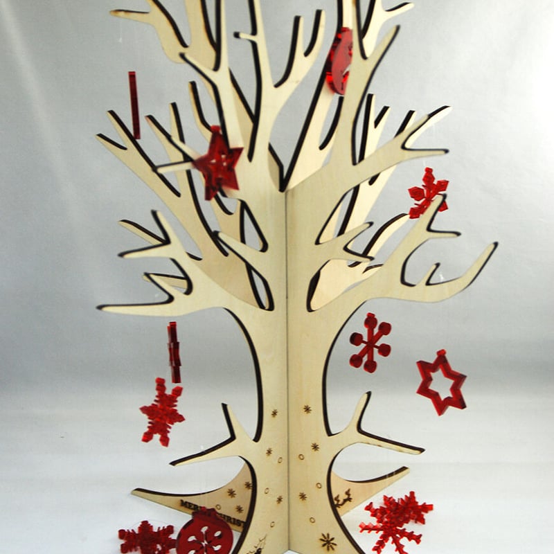 木製クリスマスツリー 3色、各14種類のオーナメント付 | goonie