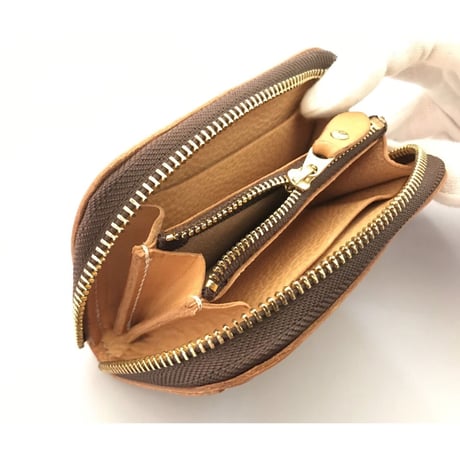 アゴモノガアタリヌメ革ラウンドファスナー小財布（小型Ｓ財布）