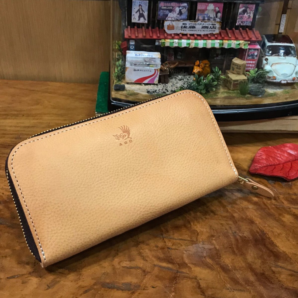 ヌメ革 本革 こがし 加工 ヌメ革 ラウンド長財布 マルカン付 鮮やかレッド