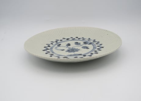54型打ちしのぎ8寸皿 窓絵つる花 泉山釉