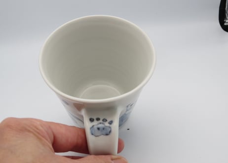 小長谷節子　染付磁器ブチねこマグ