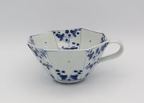 松尾貞一郎　染付け磁器花紋八角スープカップ18