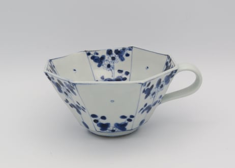 松尾貞一郎　染付け磁器花紋八角スープカップ18