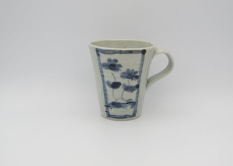 横田翔太郎　染付半磁器しのぎ窓絵小花マグ６