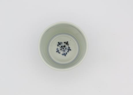 高橋宏彰　染付け磁器花紋杯