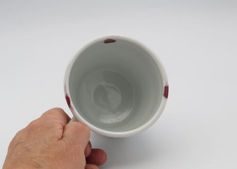 松尾貞一郎　磁器釉裏紅水玉凌ぎマグN13