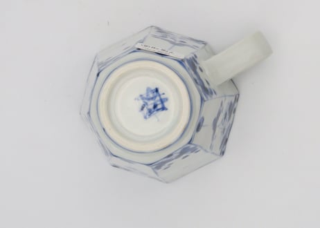 松尾貞一郎　染付磁器花紋八角形マグ