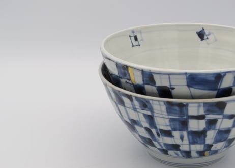 松尾貞一郎　染付け磁器金彩の丼鉢