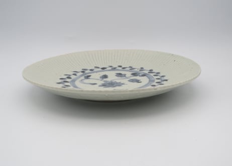 54型打ちしのぎ8寸皿 窓絵つる花 泉山釉