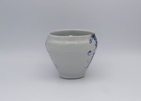 松尾貞一郎　染付磁器ブドウ紋の片口