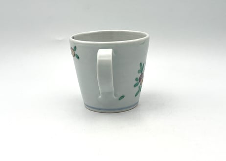清水なお子　色絵磁器 花、蝶、鹿紋マグ