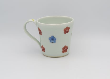 古川章蔵　色絵磁器赤と緑の花マグ2