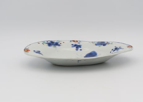 松尾貞一郎　色絵磁器花と蝶紋楕円小皿