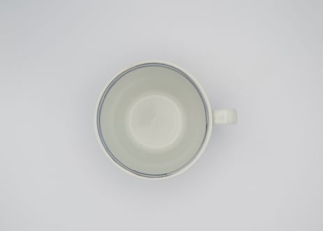 松尾貞一郎　染付の波に花のスープカップ