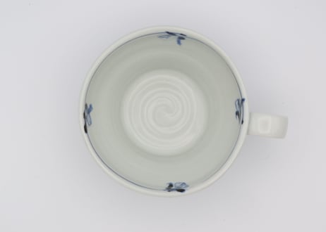 松尾貞一郎　色絵磁器染錦花蝶マグT-17