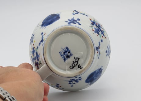 松尾貞一郎　色絵磁器蝶のマグN3