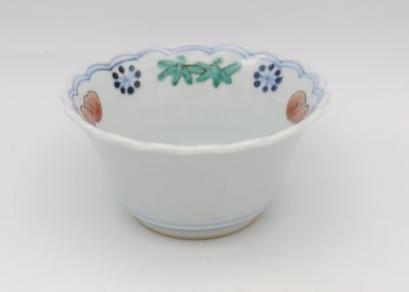 清水なお子　色絵竹と梅紋輪花小鉢
