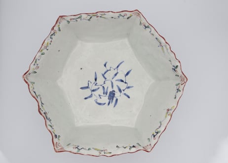 松尾貞一郎　色絵磁器五彩花鳥図六角鉢