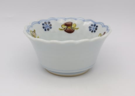 清水なお子　色絵宝尽くし輪花小鉢