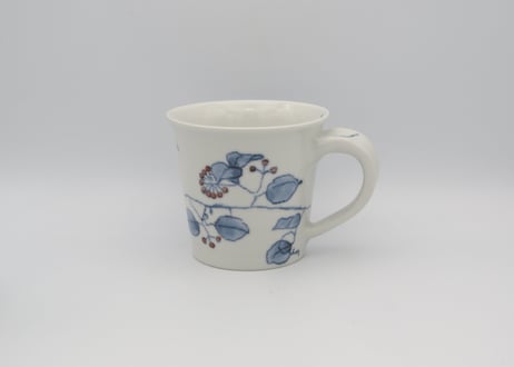 小長谷節子　染付磁器サンキライ紋マグ