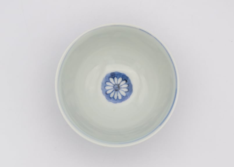 高橋宏彰 染付け磁器菊紋飯碗 | 工藝舎 オンラインショップ