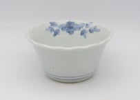清水なお子　染付け花紋輪花小鉢