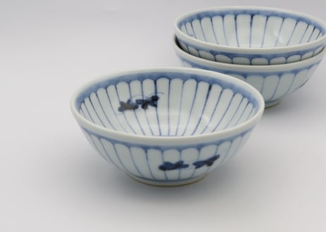 清水なお子　染付け磁器蝶紋小鉢