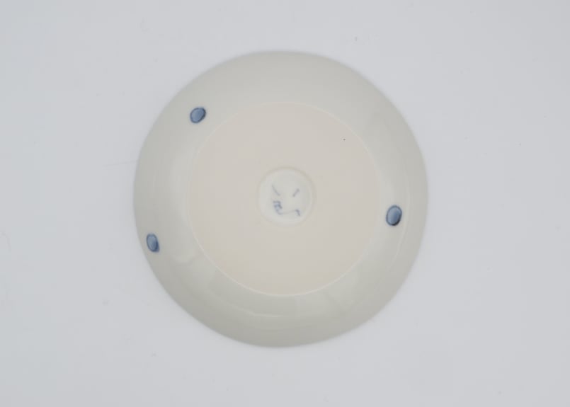 小長谷節子 染付磁器ふくら雀紋小皿 | 工藝舎 オンラインショップ