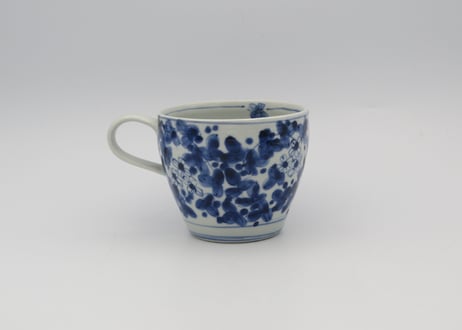 松尾貞一郎　染付磁器花ちらし（短）マグ19